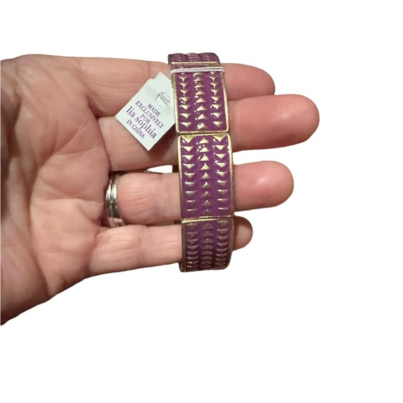 Lia Sophia Gold and Purple Arrow Design Stretch Bracelet - Picture 3 of 5
